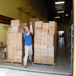 cyber-monday-wrapping-pallets