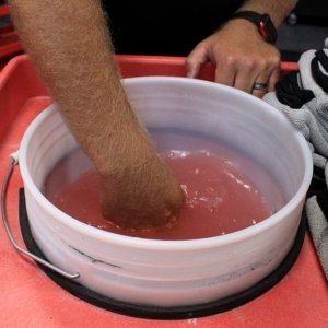 How to use a rinseless wash to clean your car