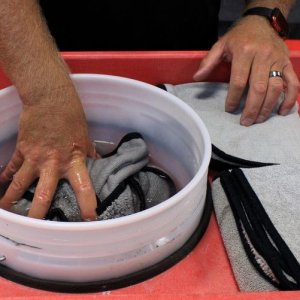 How to use a rinseless wash to clean your car
