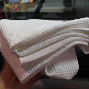 GYEON Glass Cleaner Removing the happy face in Vinyl Fog