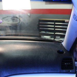 GYEON Glass Cleaner Removing the happy face in Vinyl Fog