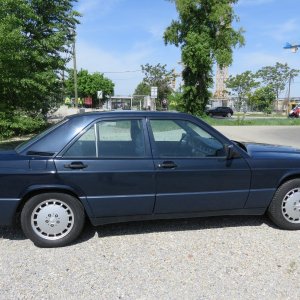 1992 Mercedes-Benz 190 E | 1997cc | midnight blue 904