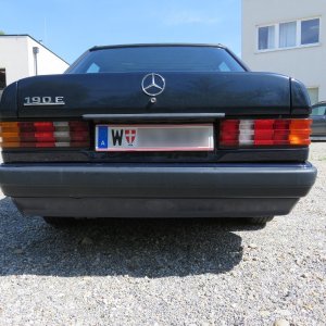 1992 Mercedes-Benz 190 E | 1997cc | midnight blue 904