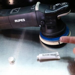 How to lubricate the shroud on long stroke polishers