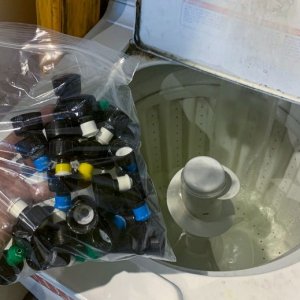 Washing RUPES self cleaningi bottle caps
