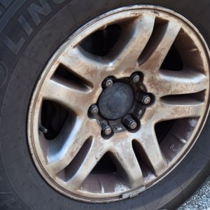 2003 Toyota Sequoia Rims Dirty