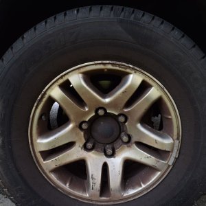 2003 Toyota Sequoia Rims Dirty