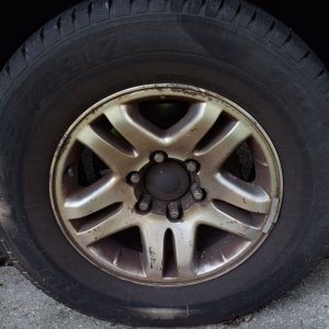 2003 Toyota Sequoia Rims Dirty