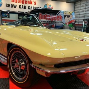 Mellow Yellow 2-door Chevy Dr. Beasleys Z1 Corrected Sealed 1965 Corvette