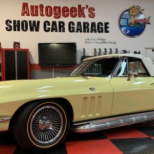 Mellow Yellow 2-door Chevy Dr. Beasleys Z1 Corrected Sealed 1965 Corvette