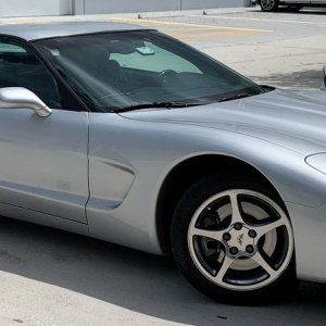 Silver_Corvette_01