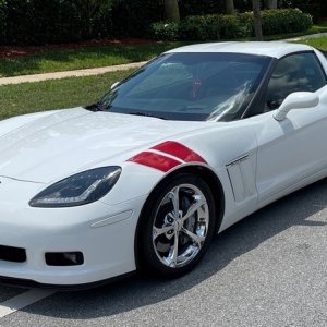 2011_White_Corvette_001