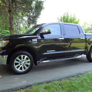 tundra detail driver side #2