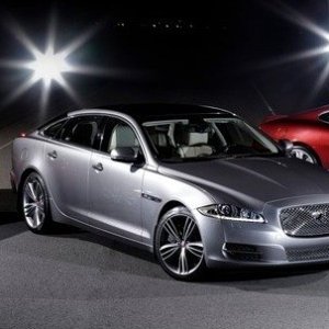 Jaguar-XFR_2012_800x600_wallpaper_0f