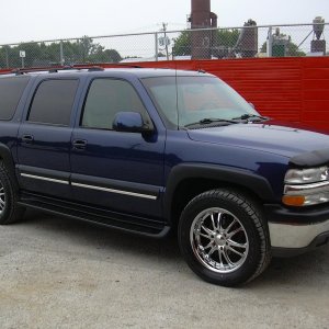 Boss_313_chrome_on_blue_Suburban