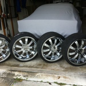22 inch Veloche Vapor rims with diamondback tires for sale