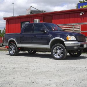 Boss_304_chrome_on_blue_Ford_truck