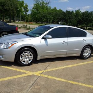 Side View Detail (Nissan Altima 2012)