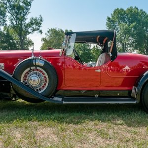 1932_Stutz_Bearcat_profile_lg
