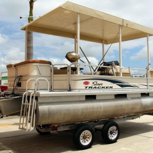 How to polish a Pontoon boat by Mike Phillips at Marine31.com