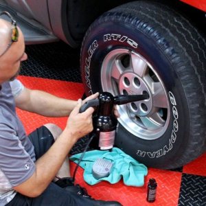 002 Red Chevy Avalanche Detail Class at Autogeek with Mike Phillips