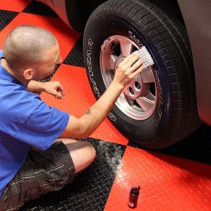 002 Red Chevy Avalanche Detail Class at Autogeek with Mike Phillips