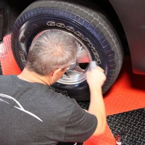 002 Red Chevy Avalanche Detail Class at Autogeek with Mike Phillips