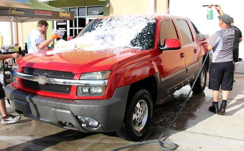 002 Red Chevy Avalanche Detail Class at Autogeek with Mike Phillips