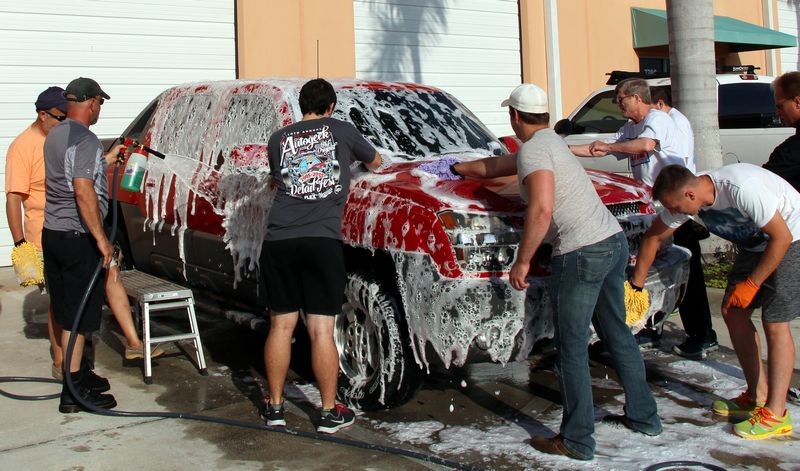 002 Red Chevy Avalanche Detail Class at Autogeek with Mike Phillips