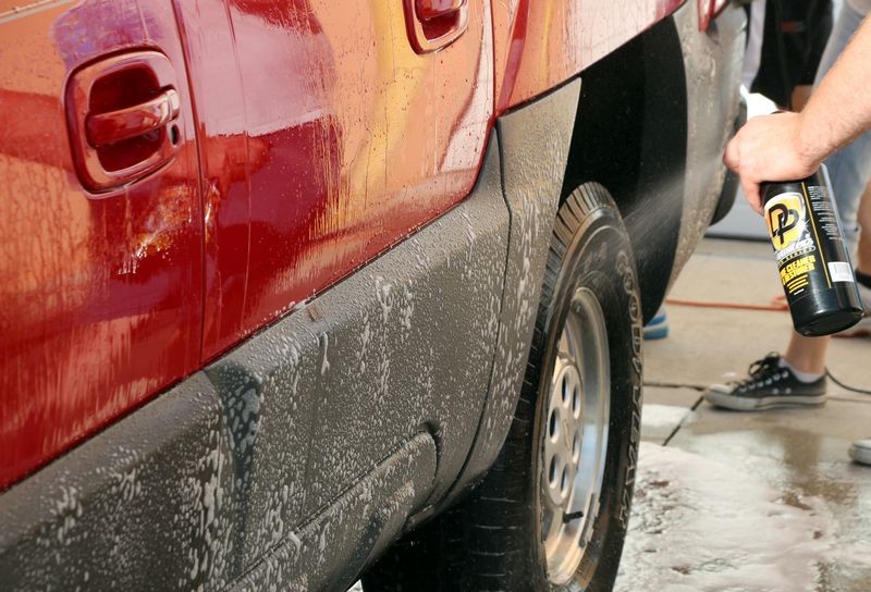 002 Red Chevy Avalanche Detail Class at Autogeek with Mike Phillips
