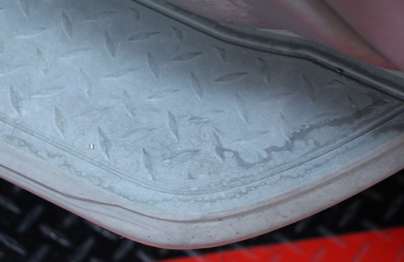 002 Red Chevy Avalanche Detail Class at Autogeek with Mike Phillips