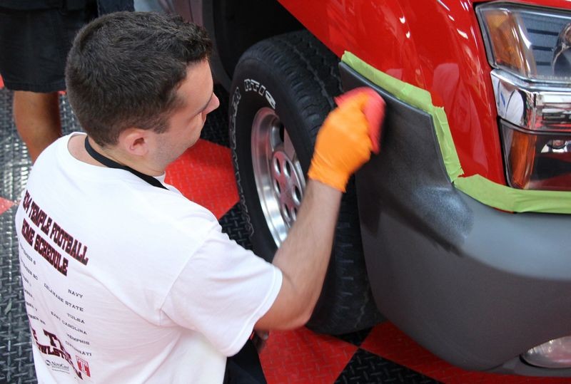 002 Red Chevy Avalanche Detail Class at Autogeek with Mike Phillips