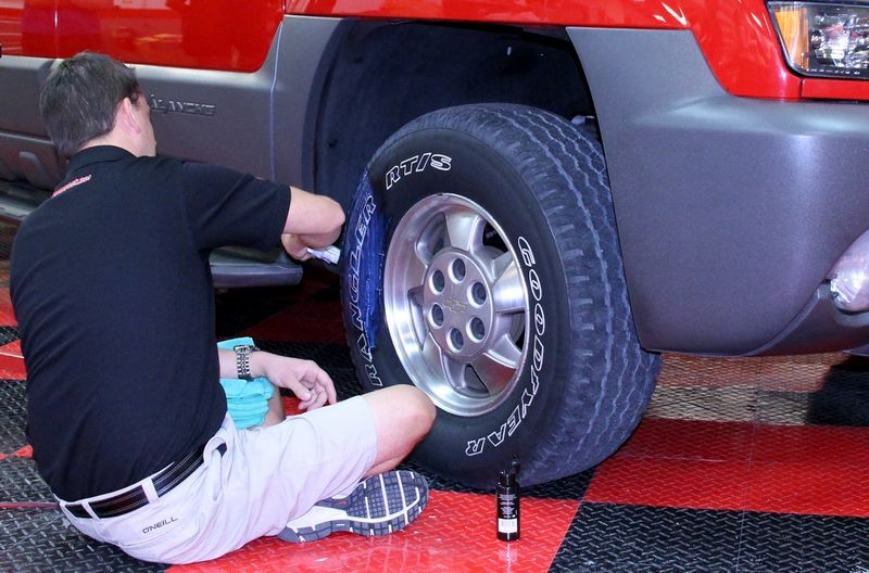 002 Red Chevy Avalanche Detail Class at Autogeek with Mike Phillips