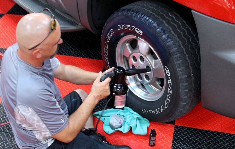 002 Red Chevy Avalanche Detail Class at Autogeek with Mike Phillips