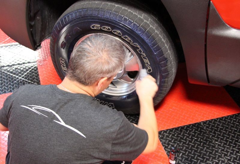 002 Red Chevy Avalanche Detail Class at Autogeek with Mike Phillips