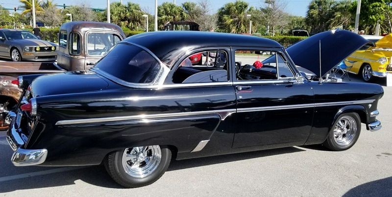 1954_Ford_Customline_001