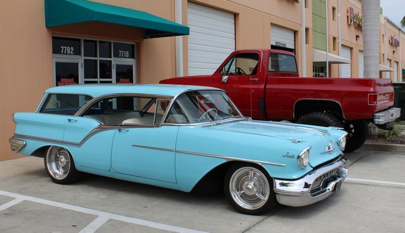 1957_Olds_001