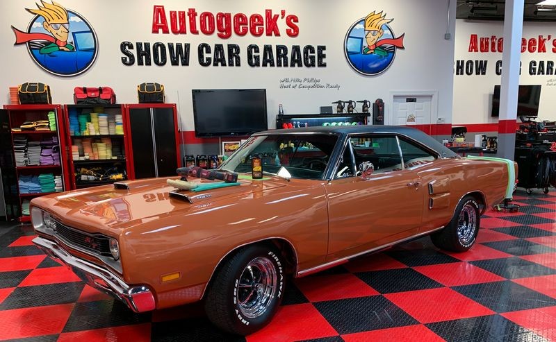 1969 Dodge Coronet RT 426 Hemi detailed by Mike Phillips