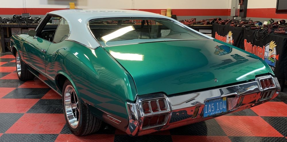 1972 Cutlass Wetsanding by Mike Phillips