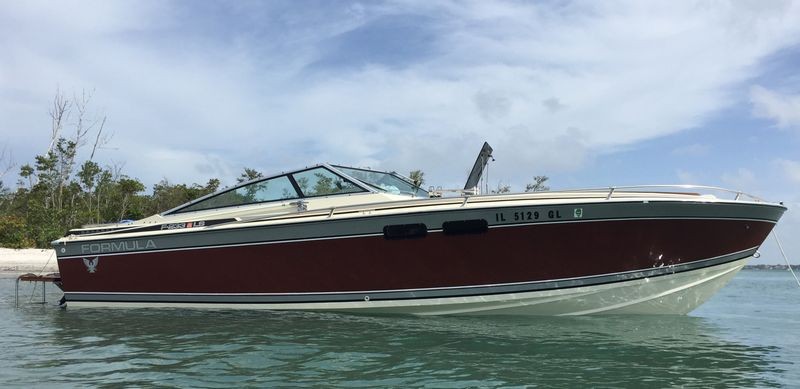 1983 Formula Oxidized Boat