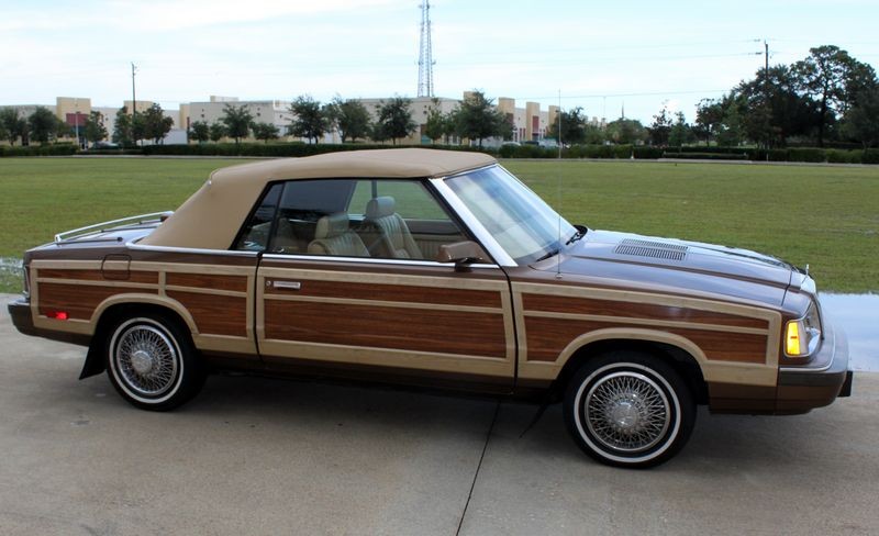 1986 Chrysler Town &amp;amp; Country Convertible Woody