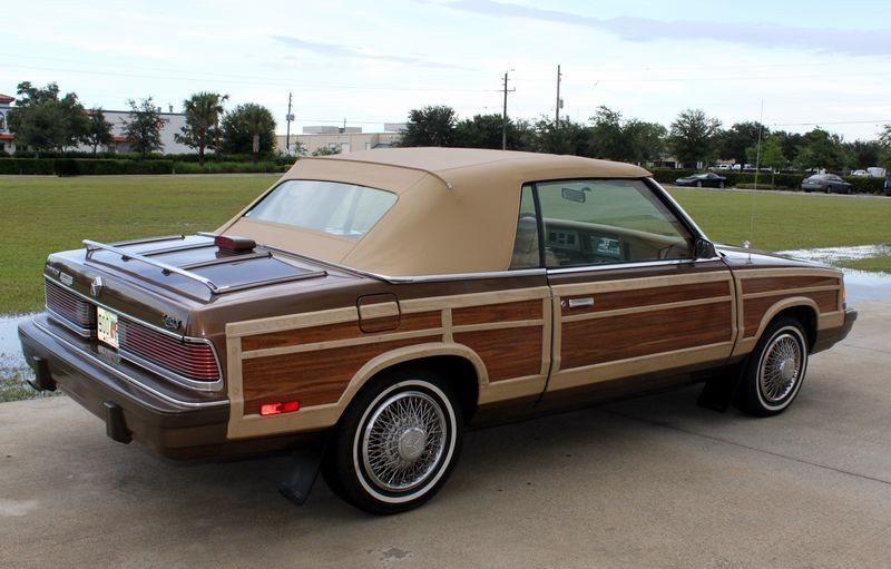 1986 Chrysler Town &amp;amp; Country Convertible Woody