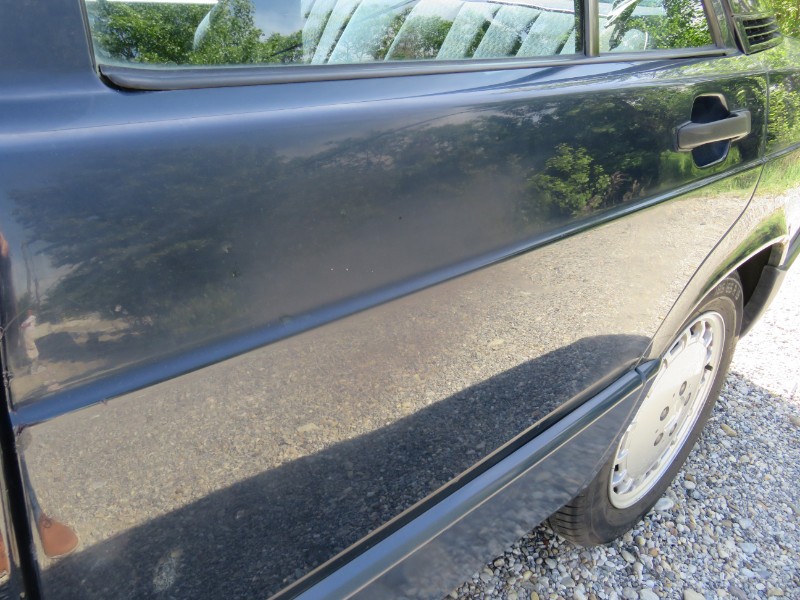 1992 Mercedes-Benz 190 E | 1997cc | midnight blue 904