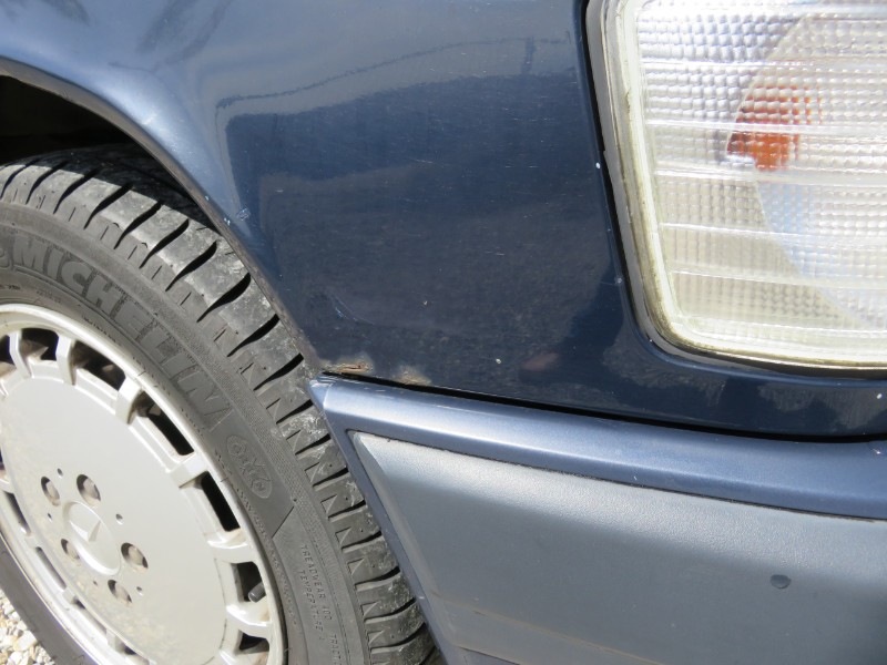 1992 Mercedes-Benz 190 E | 1997cc | midnight blue 904