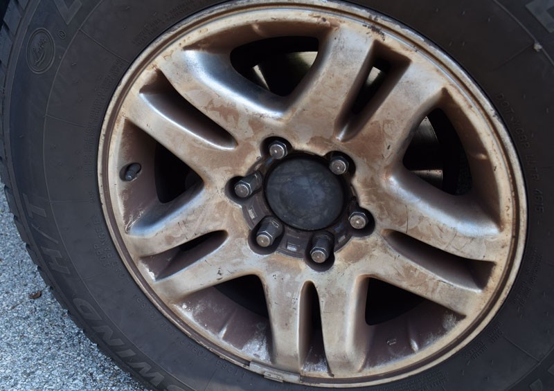 2003 Toyota Sequoia Rims Dirty