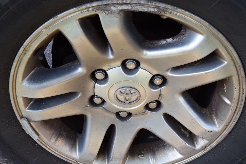 2003 Toyota Sequoia Rims Dirty