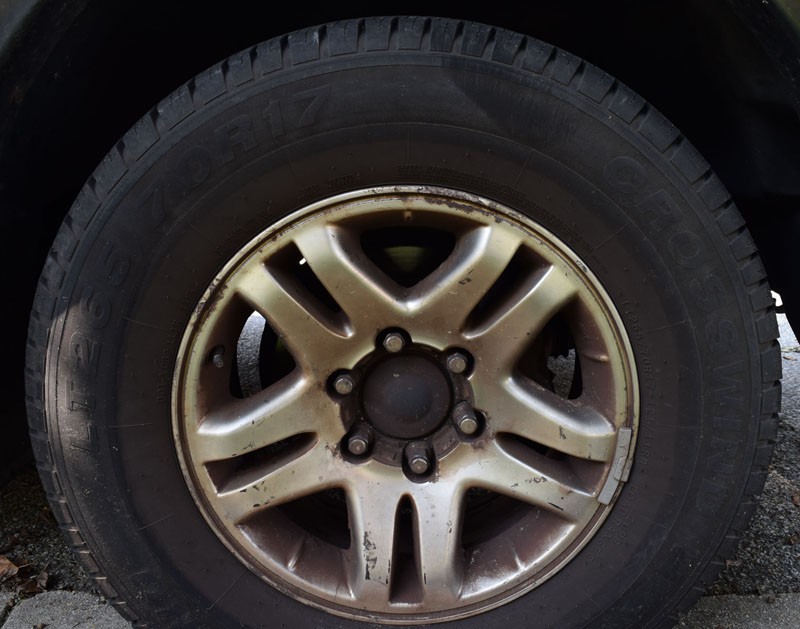 2003 Toyota Sequoia Rims Dirty