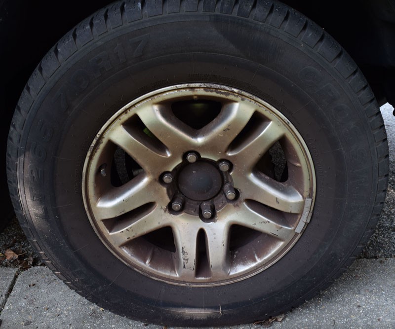 2003 Toyota Sequoia Rims Dirty