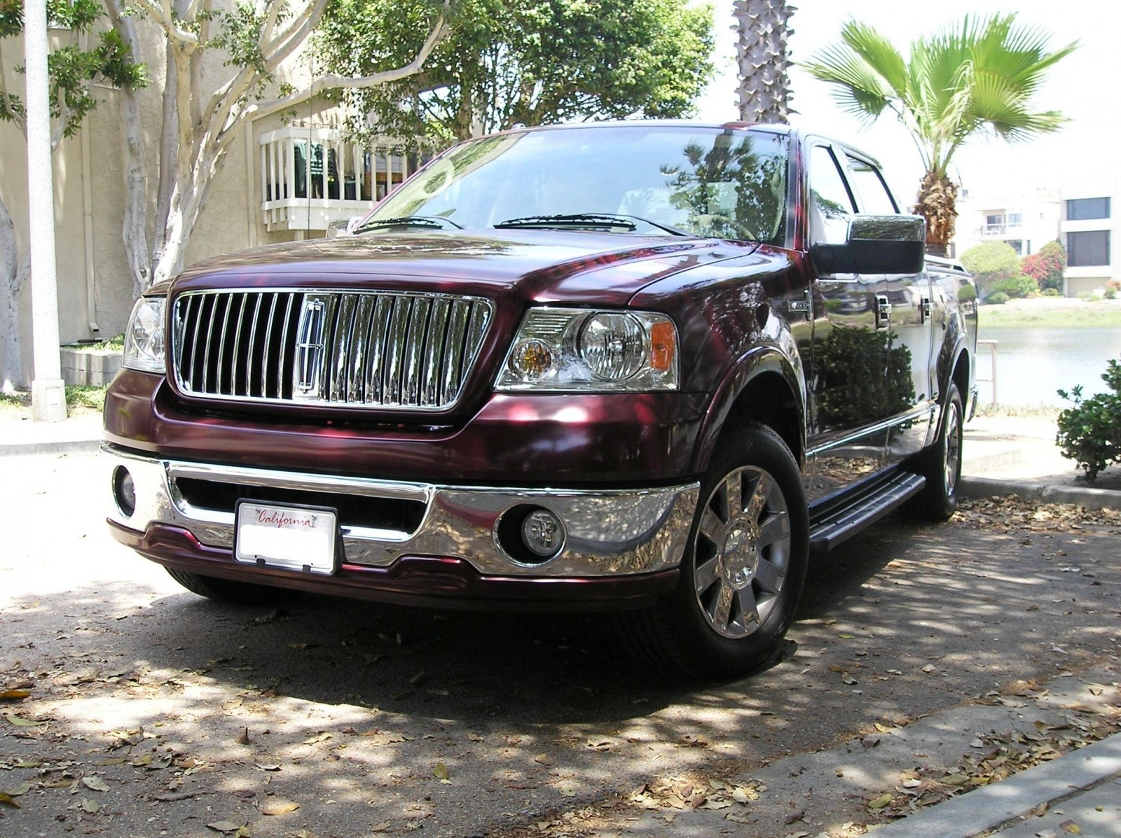 2006 Mark LT Front Corner