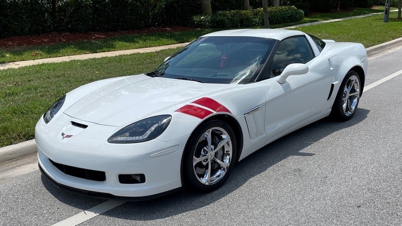 2011_White_Corvette_001